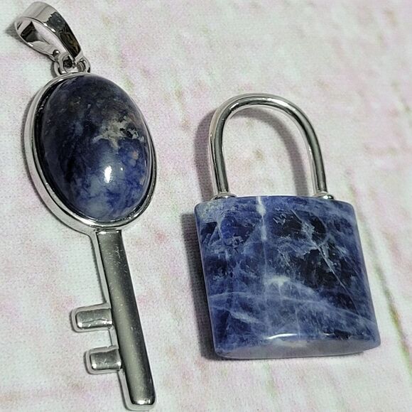Blue Sodalite Lock and Key Pendant - Picture 3 of 16
